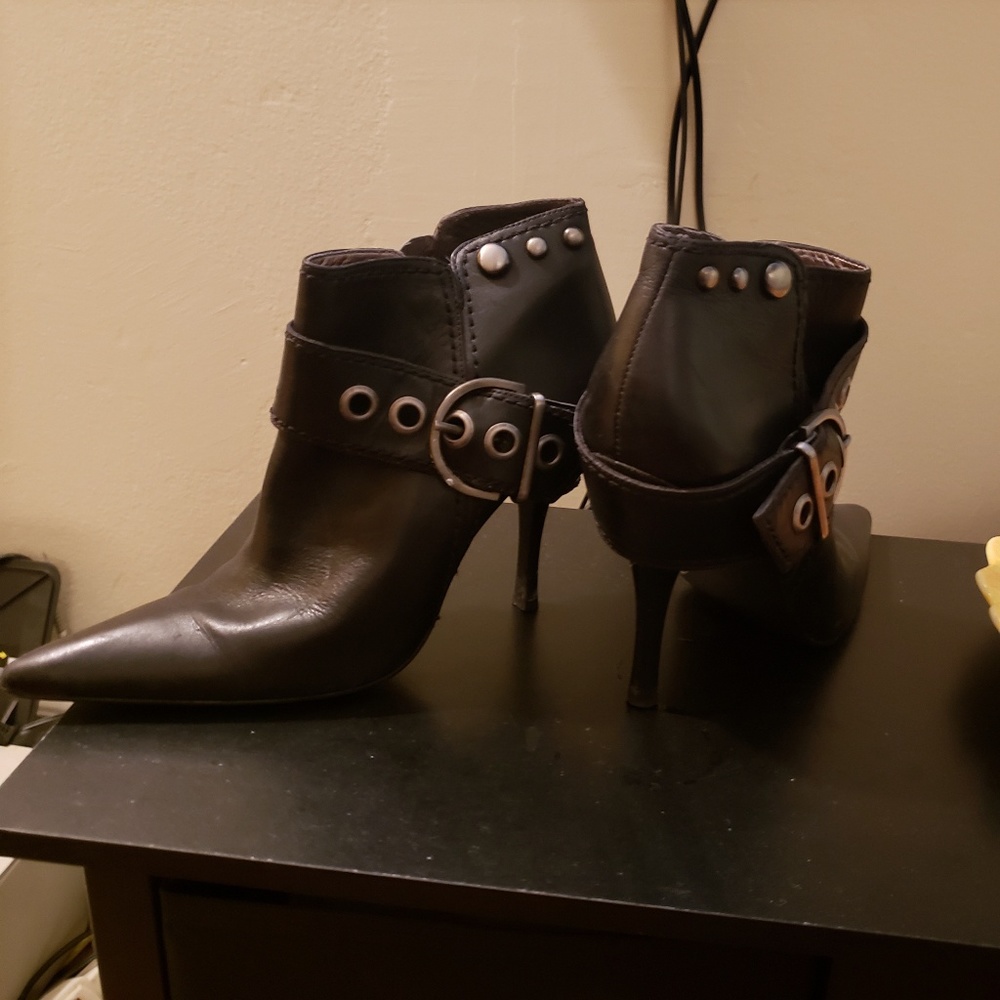 Shoe boots